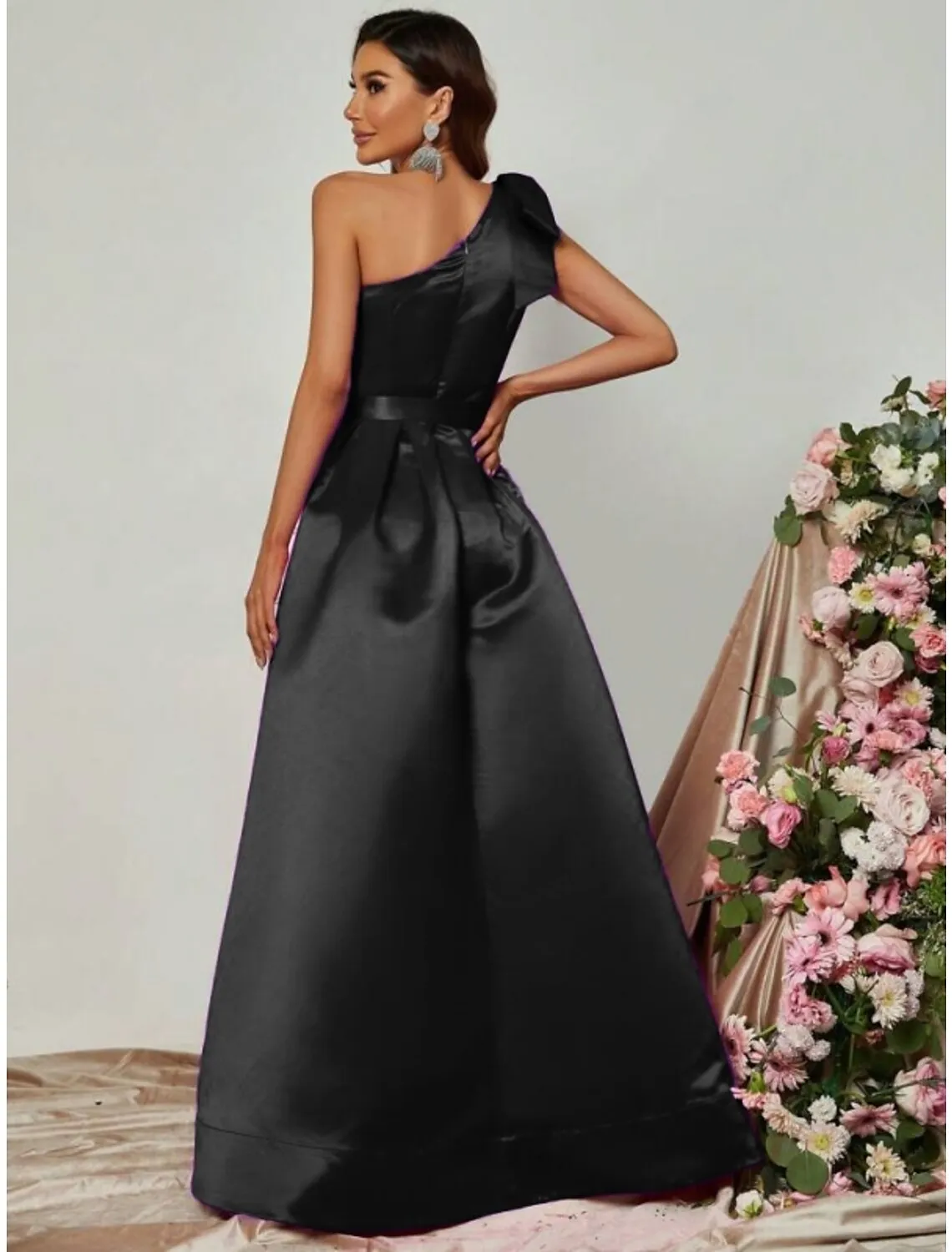 A-Line Evening Gown Black Dress Plus Size Party Dress Formal Fall Floor Length Sleeveless One Shoulder Satin with Pleats Slit Strappy