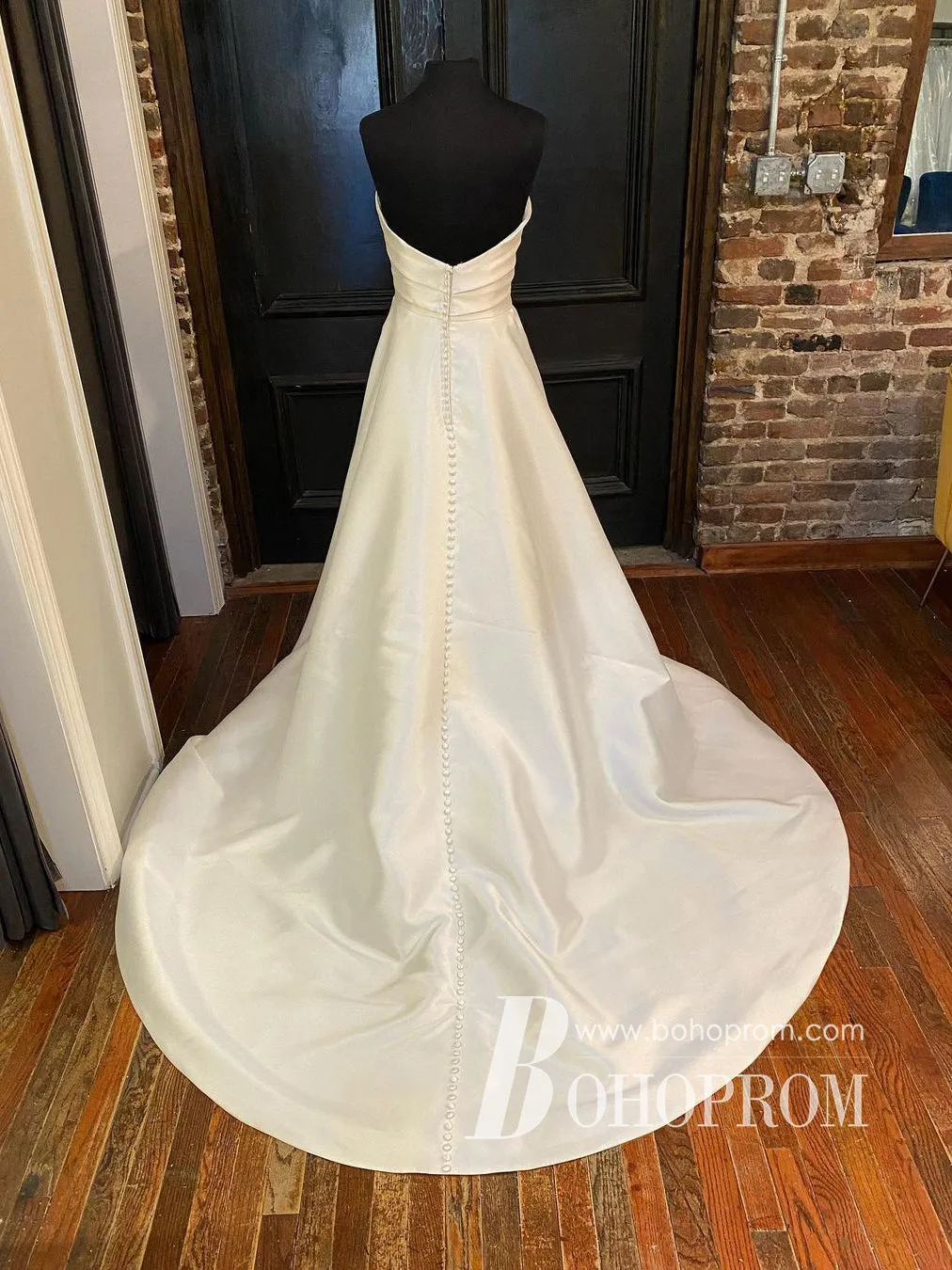 Classic Satin Chapel Train Long Wedding Dresses Sweetheart A-line Bridal Gowns WD665